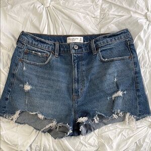 2/$25 Abercrombie & Fitch The Mom Short High Rise Blue Denim Distressed size 31